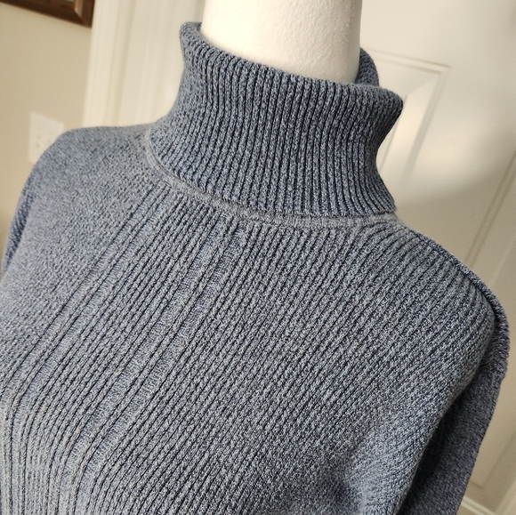 Liz Claiborne Liz Sport Blue Turtleneck Sweater  Size Medium - Picture 2 of 5